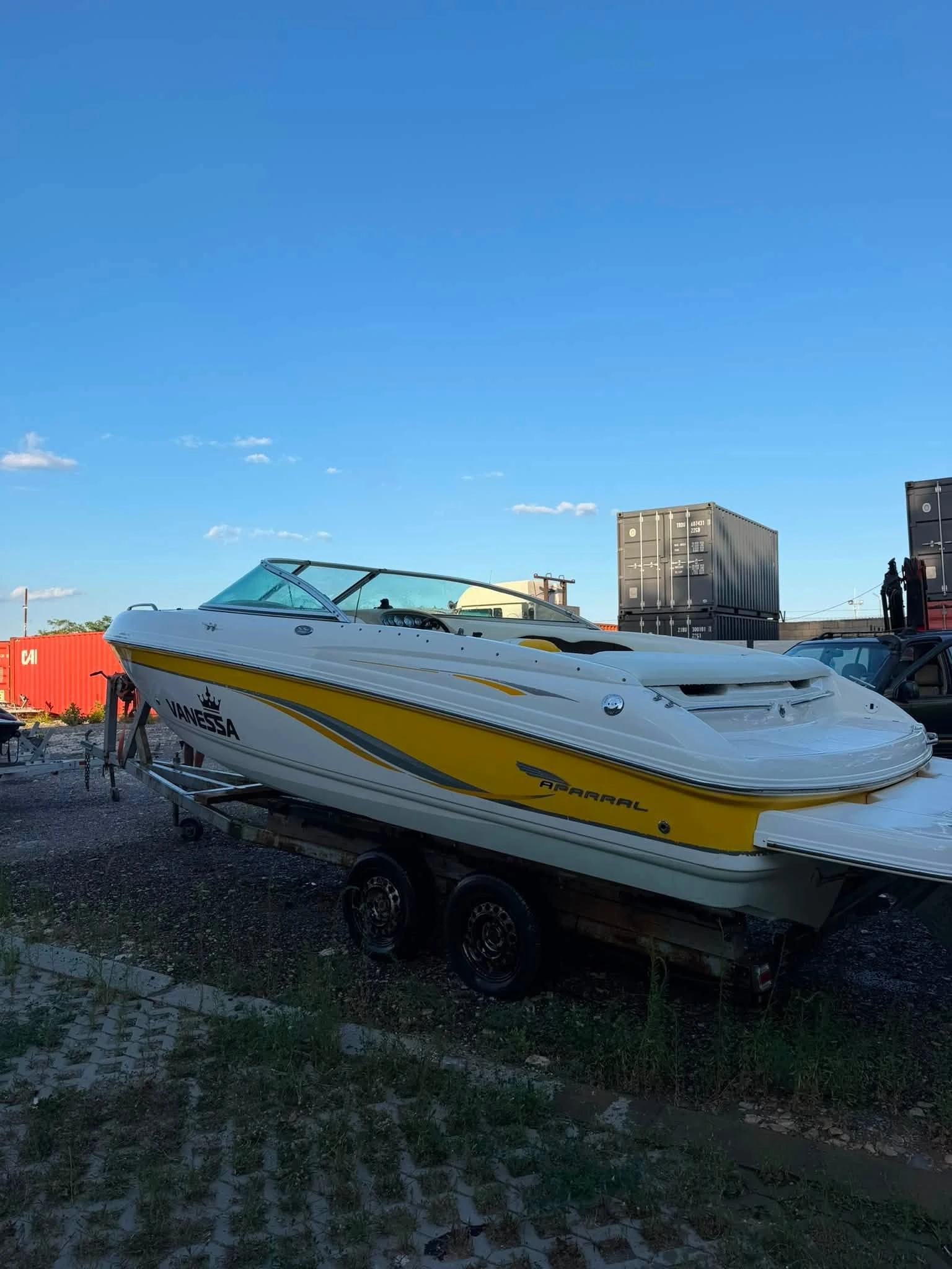 Моторна яхта Chaparral SSI220, снимка 2 - Воден транспорт - 55800989