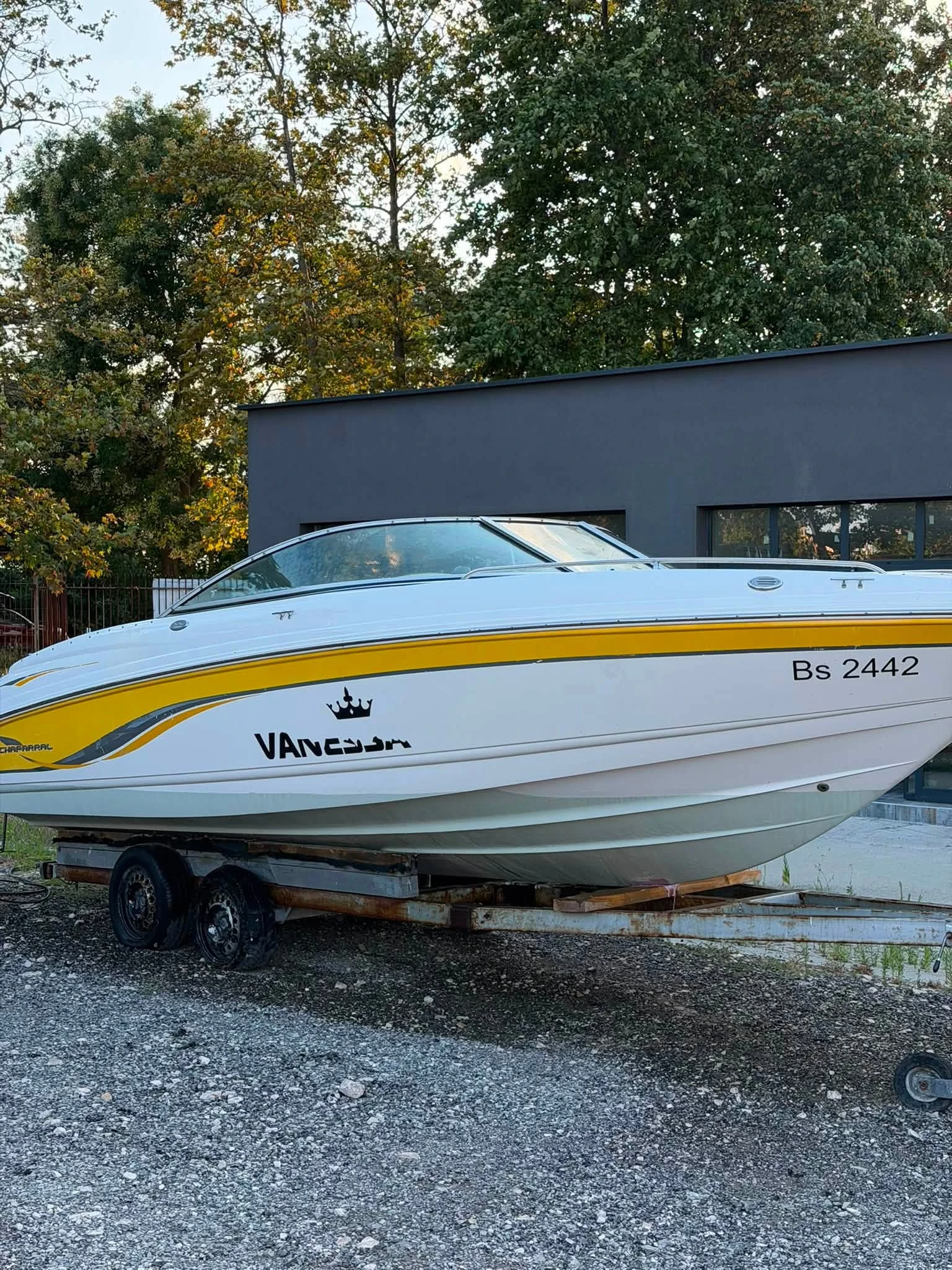 Моторна яхта Chaparral SSI220