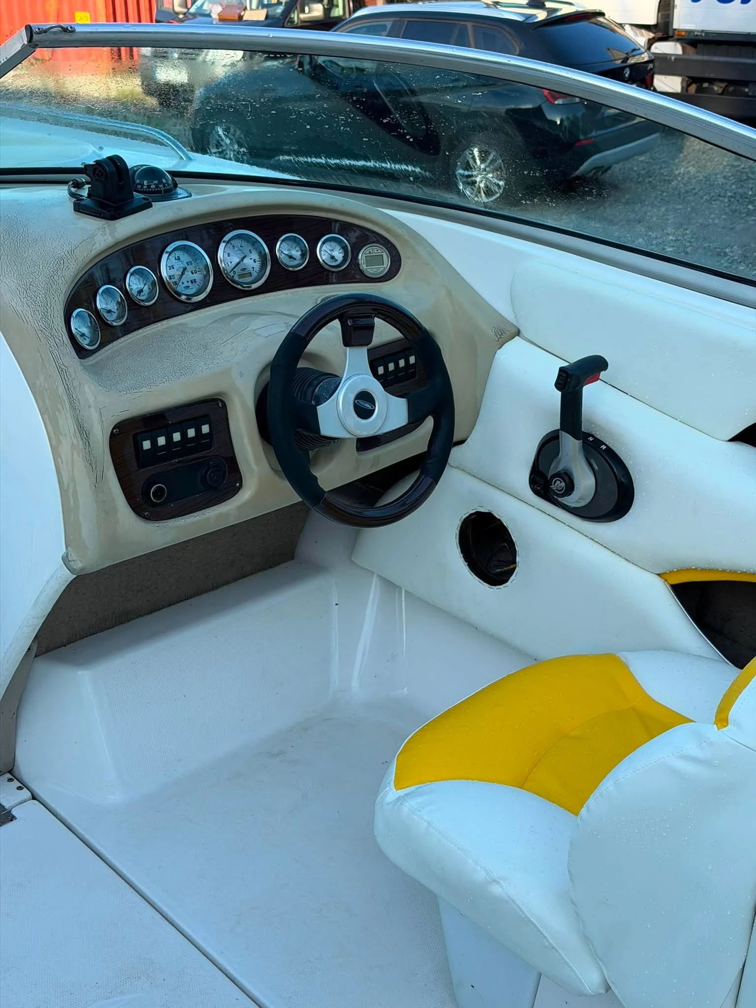 Моторна яхта Chaparral SSI220, снимка 7 - Воден транспорт - 55800989