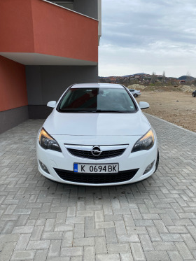 Opel Astra, снимка 2 - Автомобили и джипове - 45206338