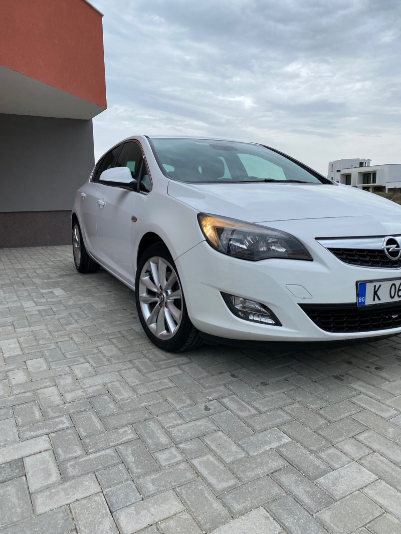 Opel Astra, снимка 1 - Автомобили и джипове - 45206338