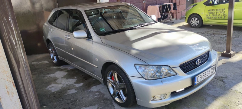 Lexus IS 300 sportcross 2GZ-GE, снимка 2 - Автомобили и джипове - 46124579