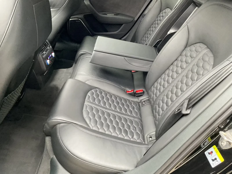 Audi Rs6 4.0TFSI/CARBON/605HP/PERFORMANCE/AKRAPOVIC/418f, снимка 16 - Автомобили и джипове - 51064530