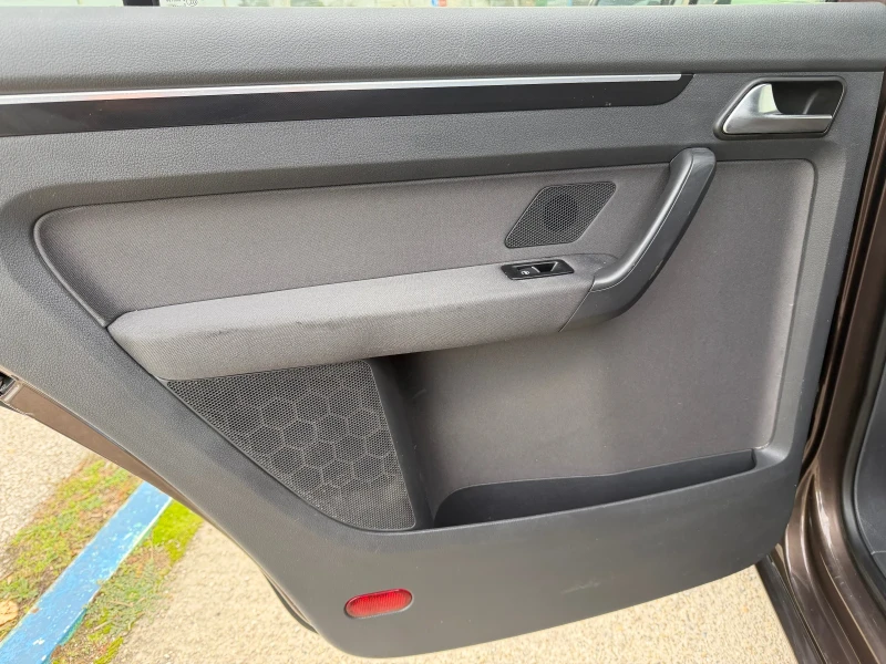 VW Touran 2, 0-7места, снимка 15 - Автомобили и джипове - 52537804