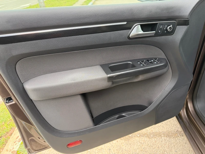 VW Touran 2, 0-7места, снимка 14 - Автомобили и джипове - 52537804