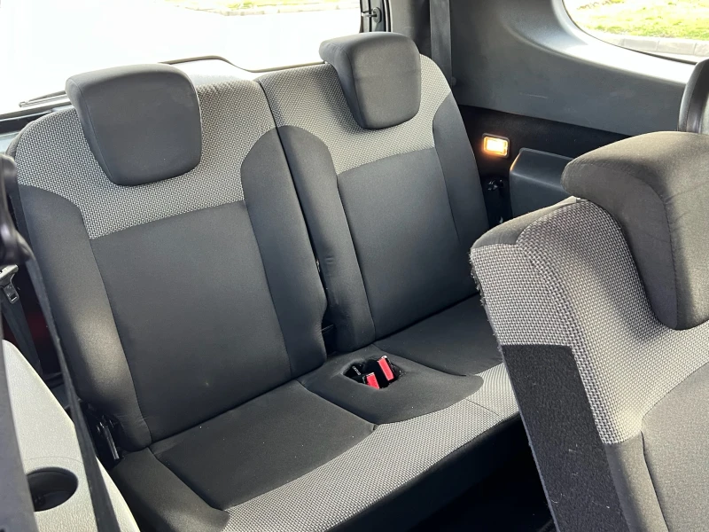 Dacia Lodgy 1.6 16V 7P, снимка 11 - Автомобили и джипове - 53123200