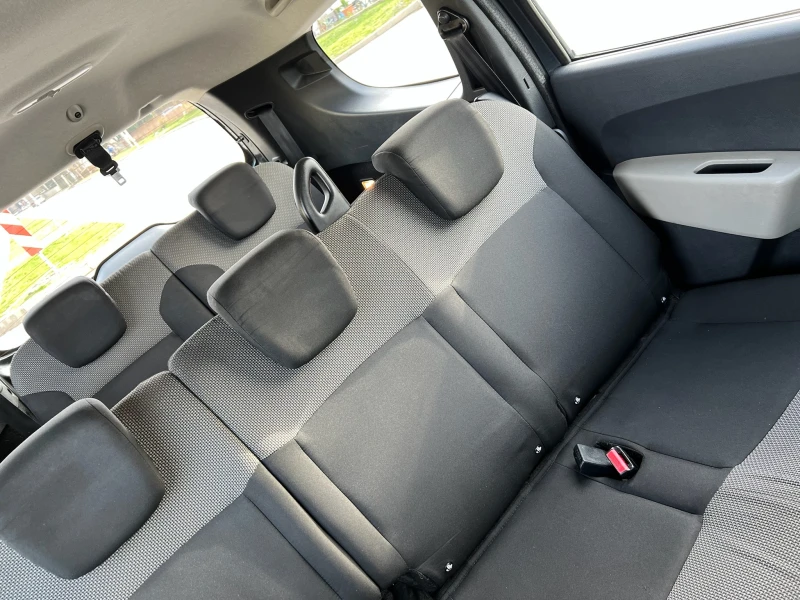 Dacia Lodgy 1.6 16V 7P, снимка 14 - Автомобили и джипове - 53123200