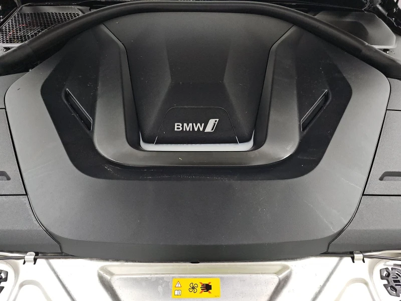 BMW i4 eDrive35, снимка 15 - Автомобили и джипове - 53282304