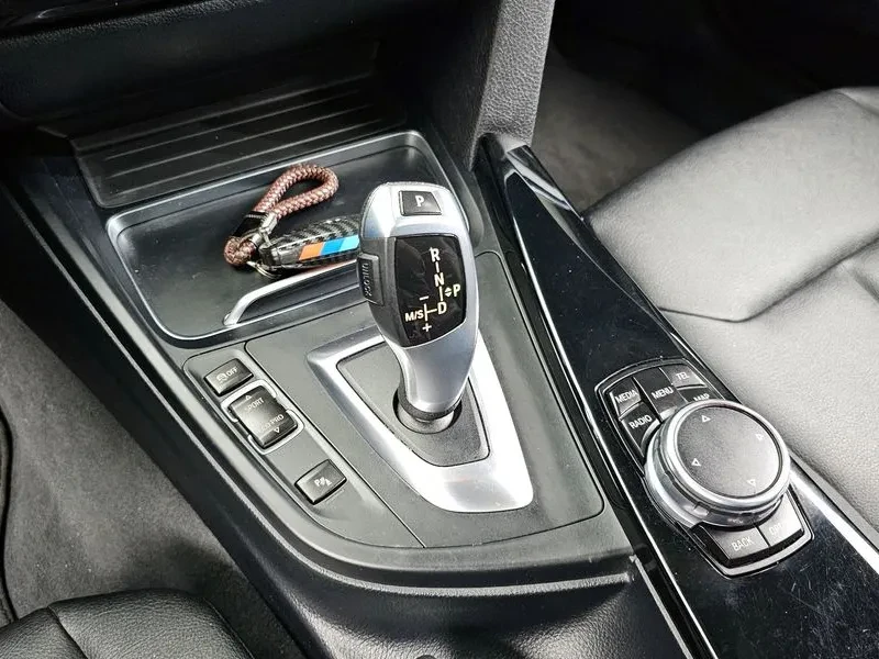 BMW 320 d, снимка 9 - Автомобили и джипове - 54592444
