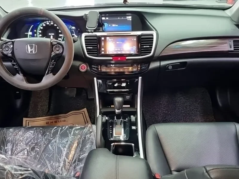 Honda Accord 2.0 Hybrid 9Th Generation, снимка 5 - Автомобили и джипове - 56699559