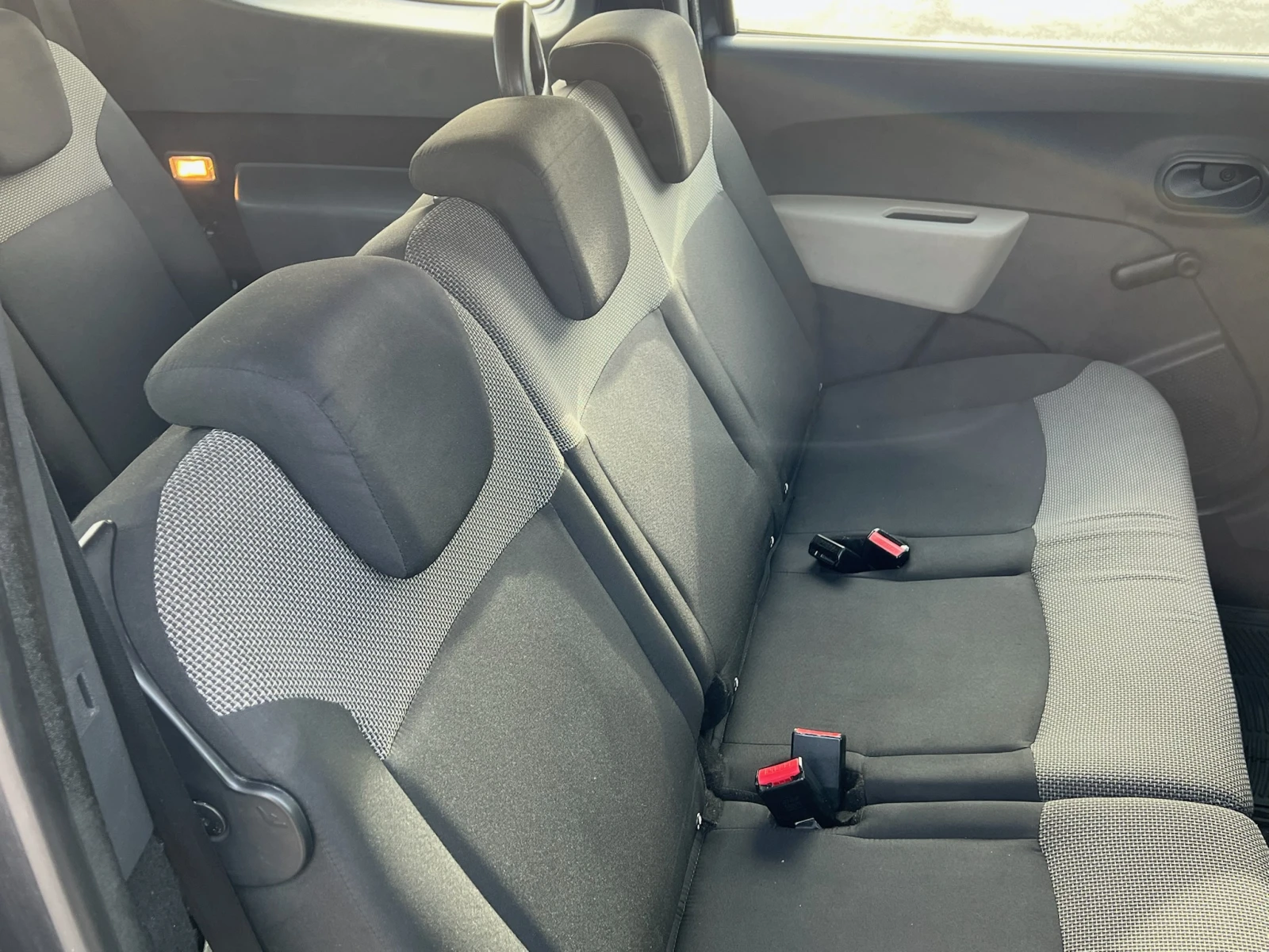 Dacia Lodgy 1.6 16V 7P - изображение 10