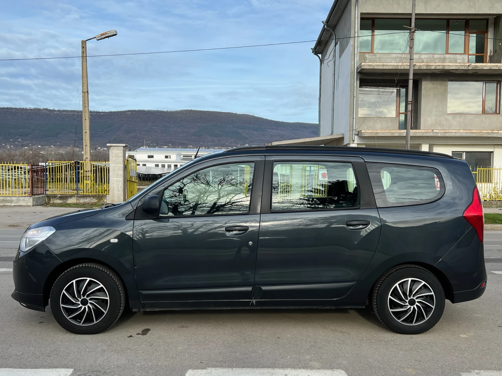 Dacia Lodgy 1.6 16V 7P - изображение 4