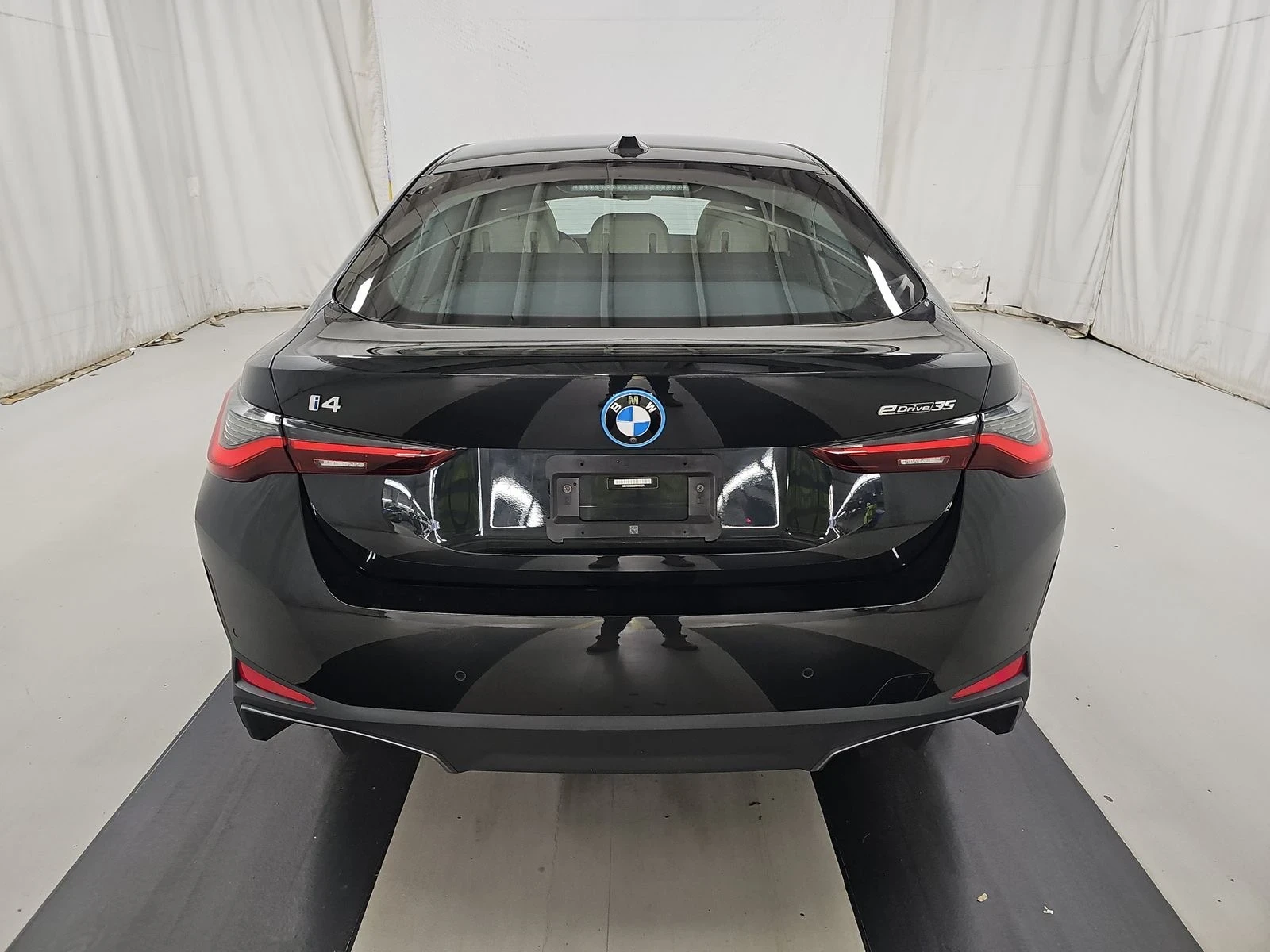 BMW i4 eDrive35 - изображение 5