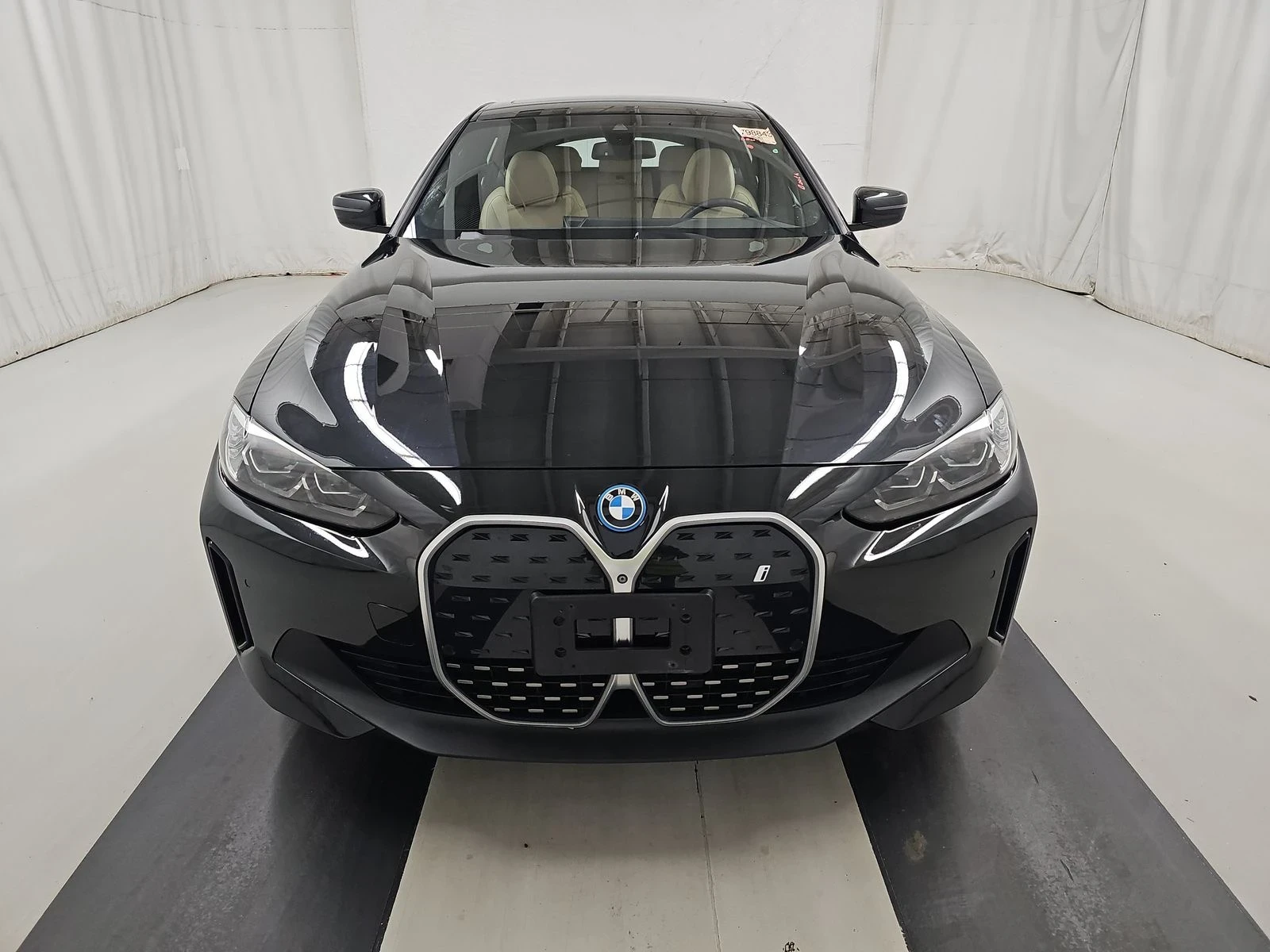 BMW i4 eDrive35 - изображение 2