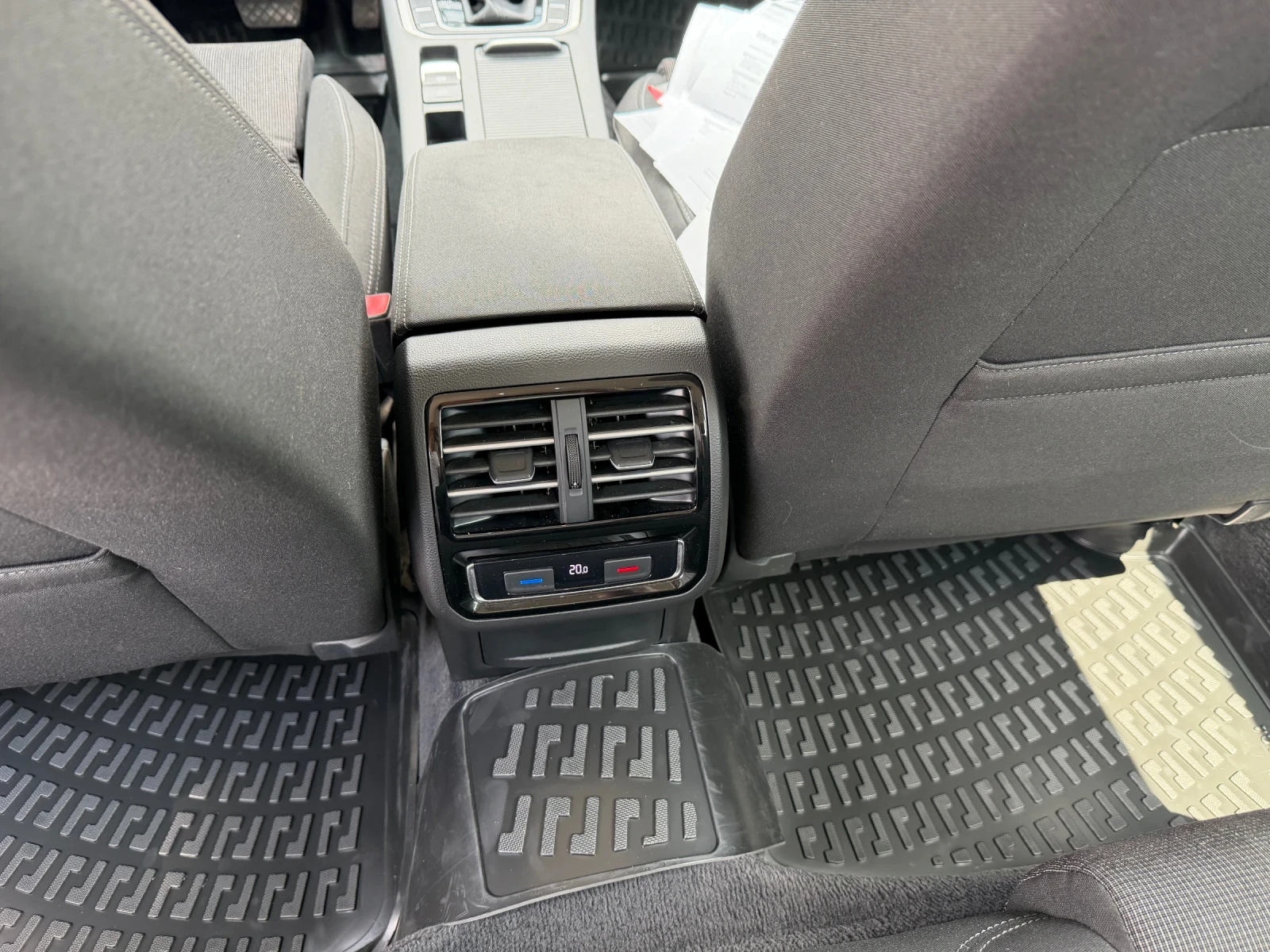 VW Passat 2.0TDI 100%РЕАЛНИ КМ В WV ЛИЗИНГ ВИДЕО, снимка 14 - Автомобили и джипове - 55149043