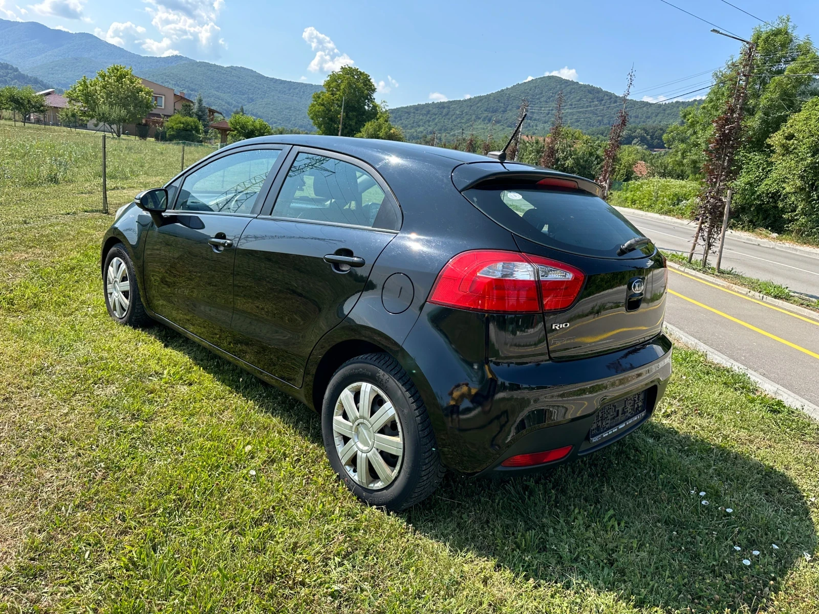 Kia Rio 1.4 I Автоматик, снимка 6 - Автомобили и джипове - 55308570
