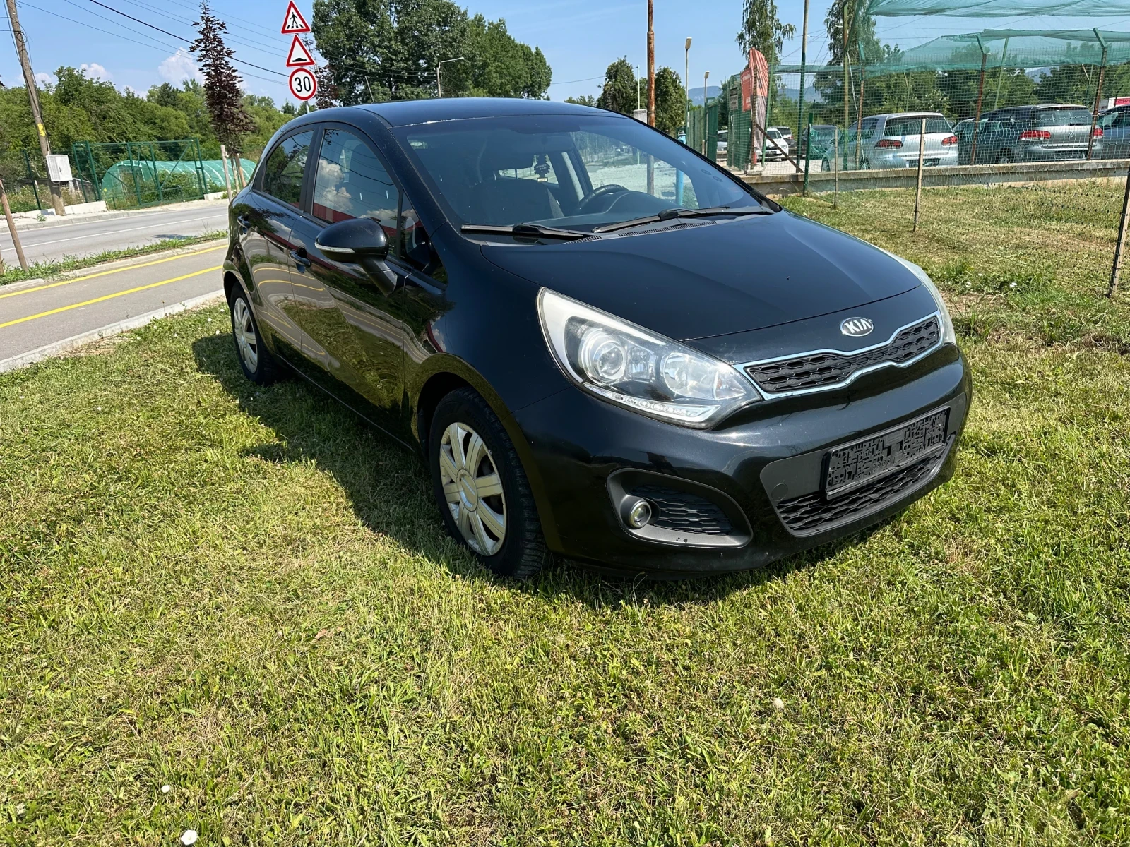 Kia Rio 1.4 I Автоматик, снимка 3 - Автомобили и джипове - 55308570