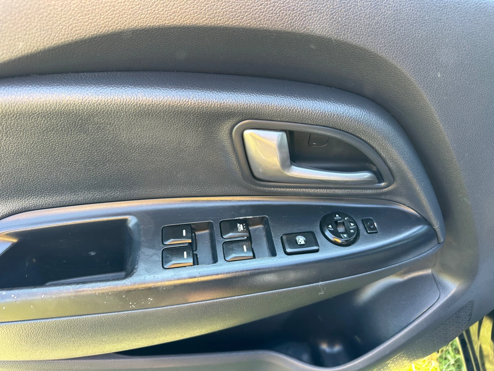 Kia Rio 1.4 I Автоматик, снимка 9 - Автомобили и джипове - 55308570