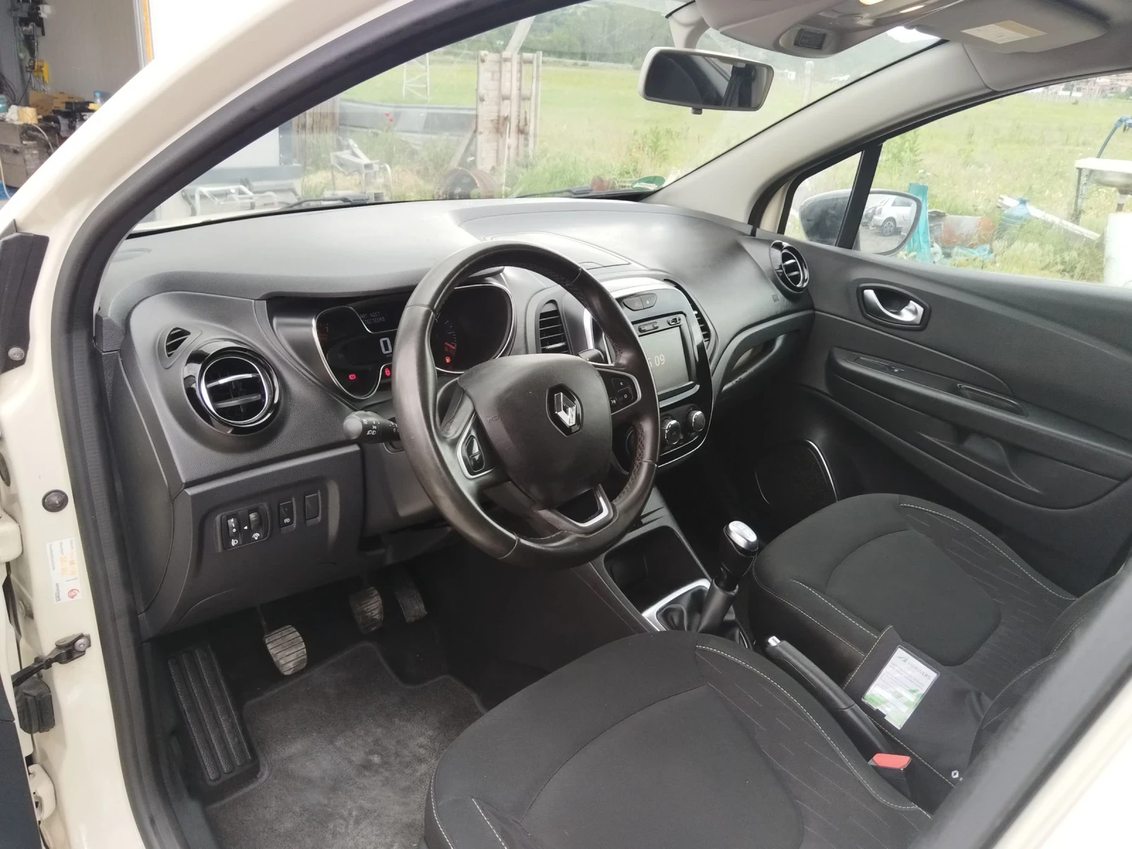 Renault Captur, снимка 11 - Автомобили и джипове - 55596960