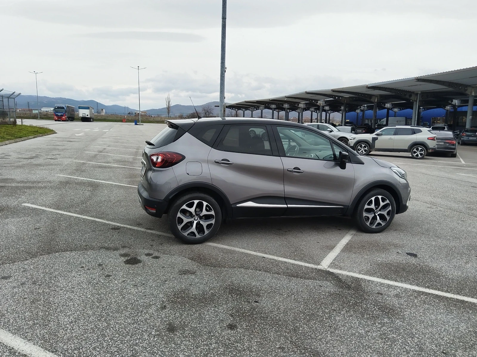 Renault Captur, снимка 4 - Автомобили и джипове - 55596960