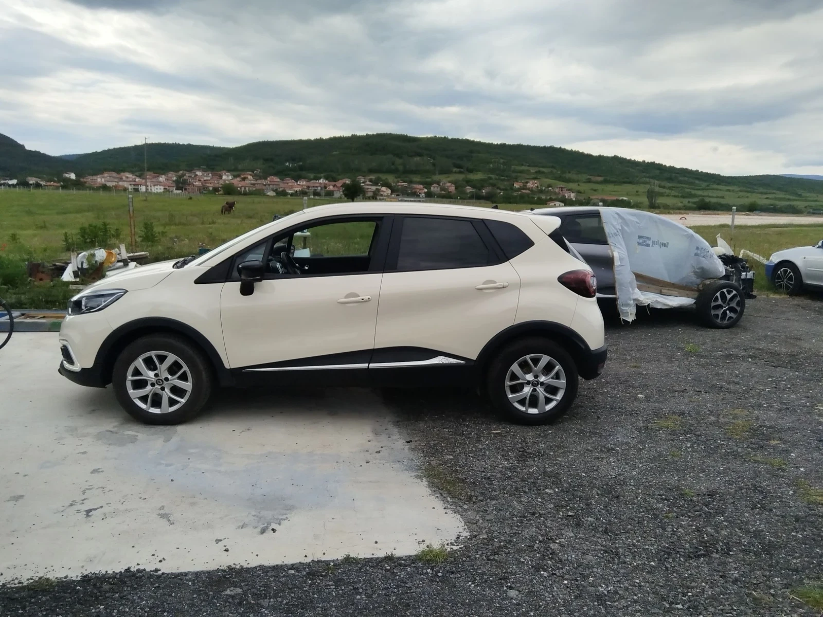 Renault Captur, снимка 9 - Автомобили и джипове - 55596960