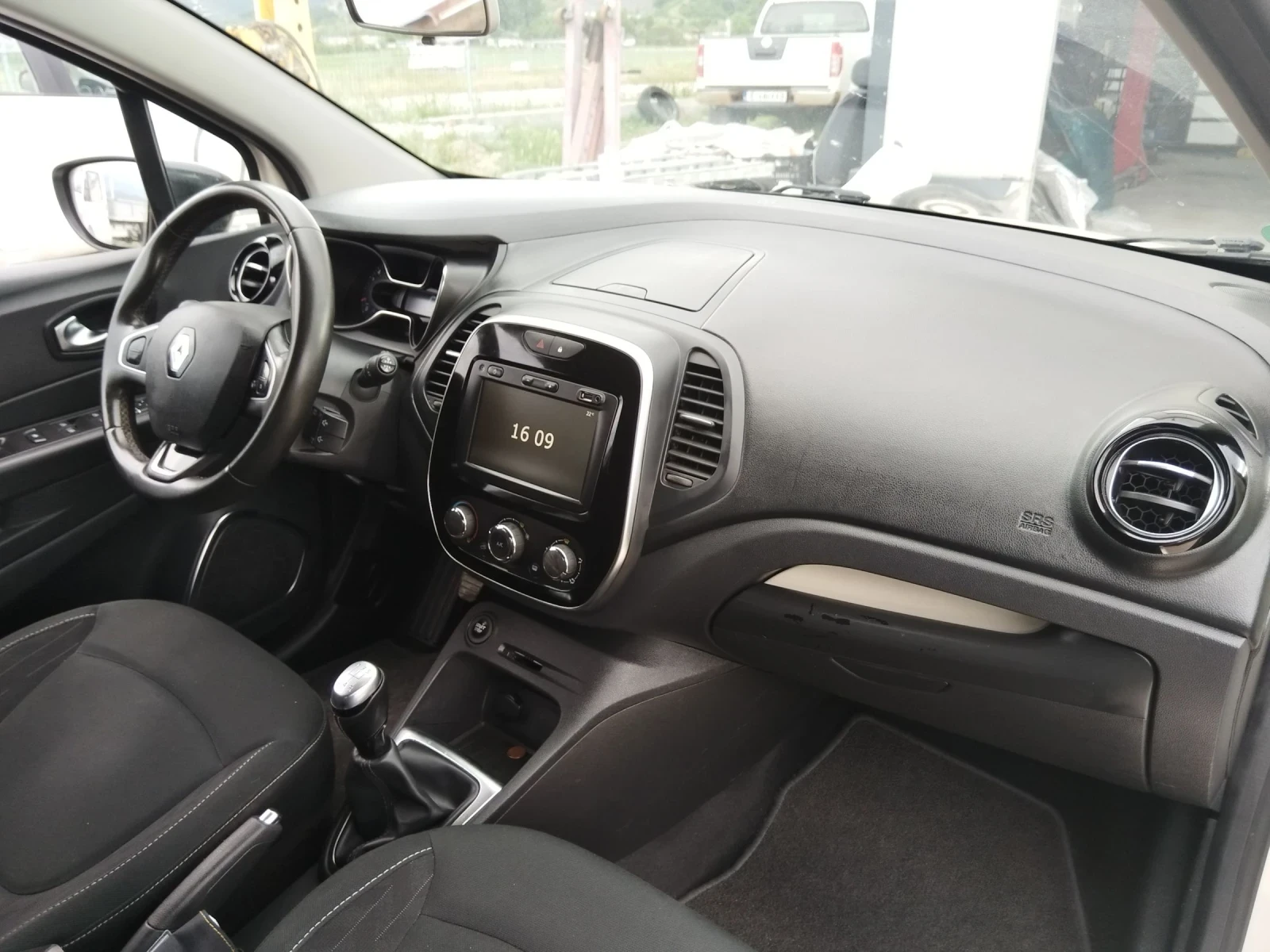 Renault Captur, снимка 12 - Автомобили и джипове - 55596960