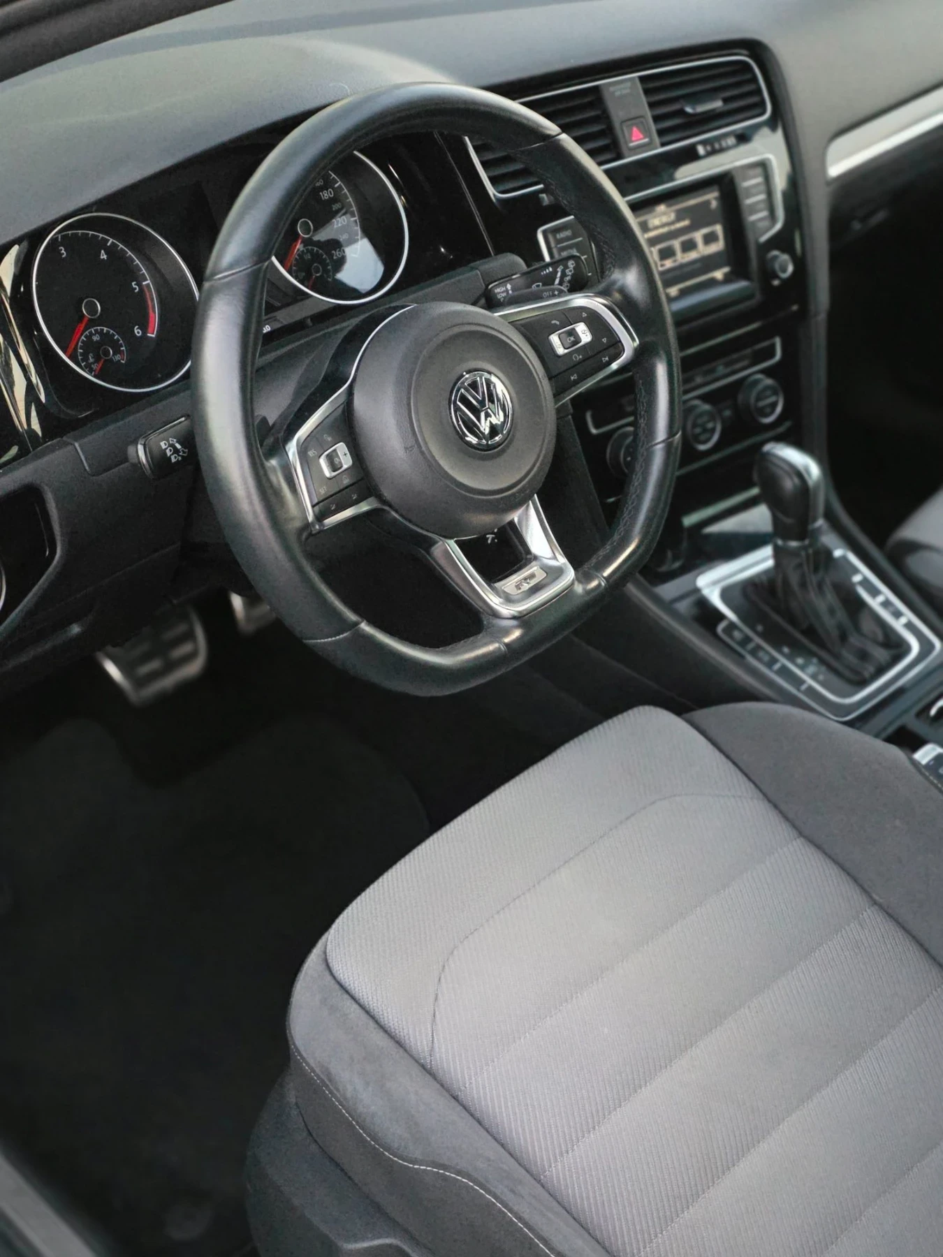 VW Golf R-line DSG 1.6 110к.с. Евро 6 , снимка 9 - Автомобили и джипове - 55742959