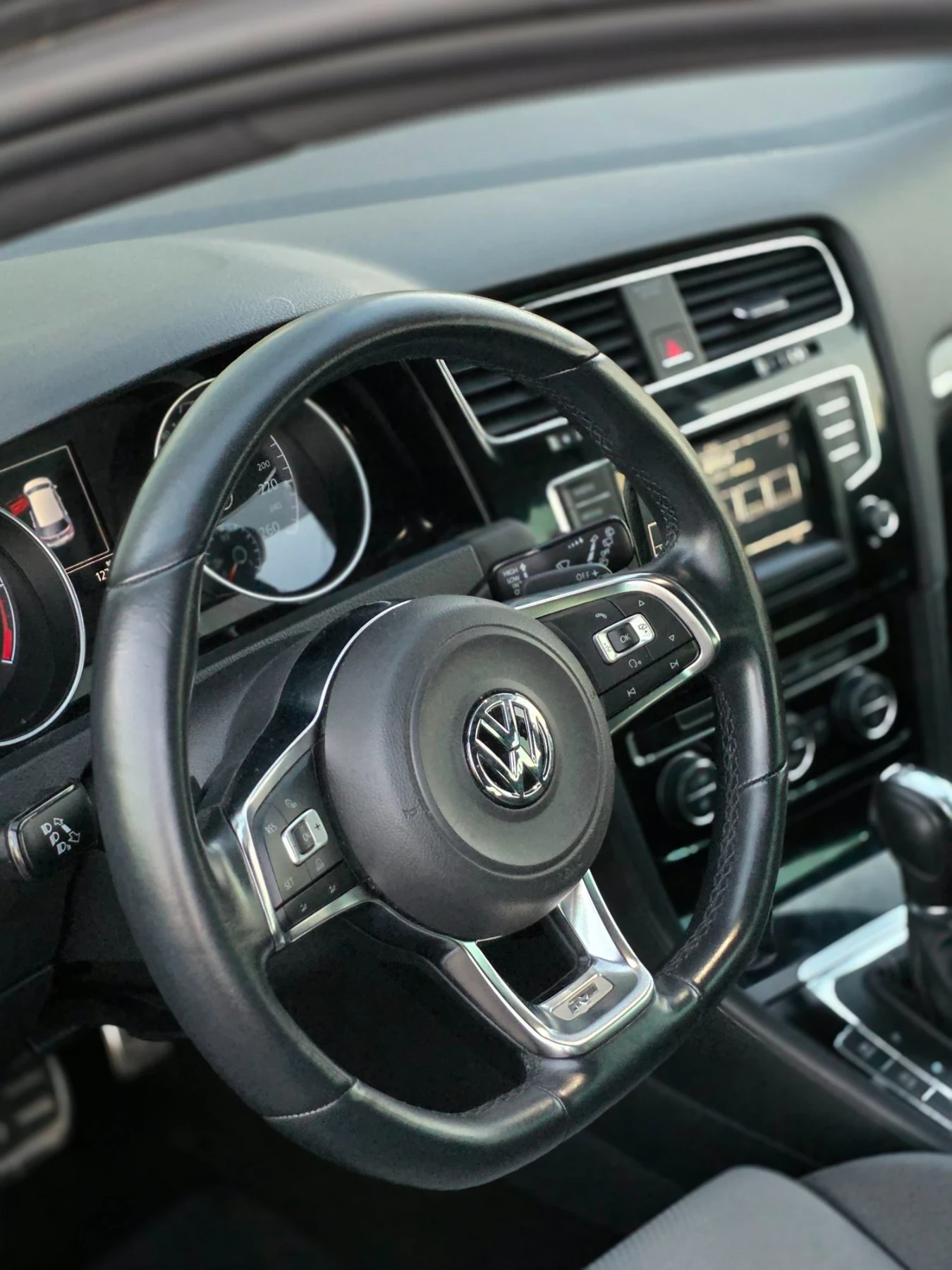 VW Golf R-line DSG 1.6 110к.с. Евро 6 , снимка 14 - Автомобили и джипове - 55742959