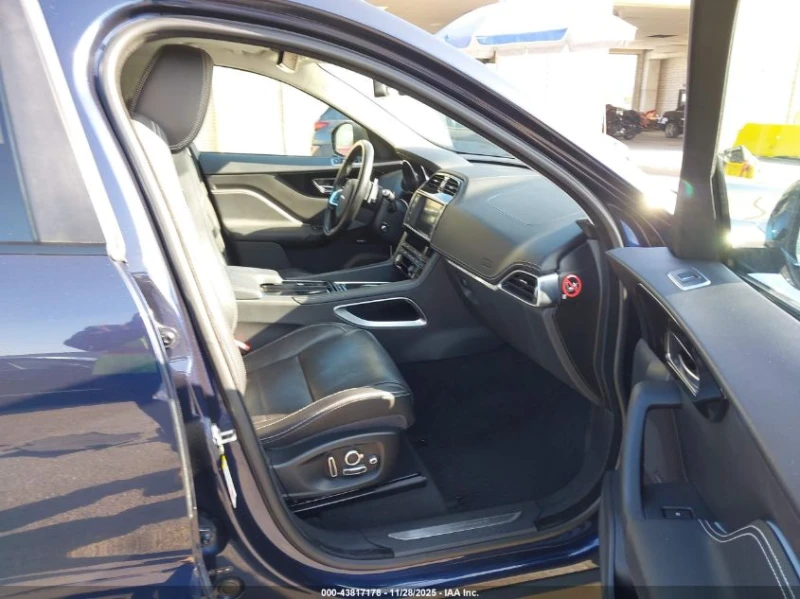 Jaguar F-PACE 2.0L I-4 DI, DOHC, VVT, TURBO, 296HP All Wheel, снимка 11 - Автомобили и джипове - 53214954