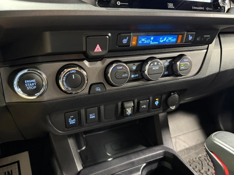 Toyota Tacoma * 4x4 Access Cab Auto * 360 * СЛЕДЕНЕ НА ЛЕНТИ* , снимка 16 - Автомобили и джипове - 53466589