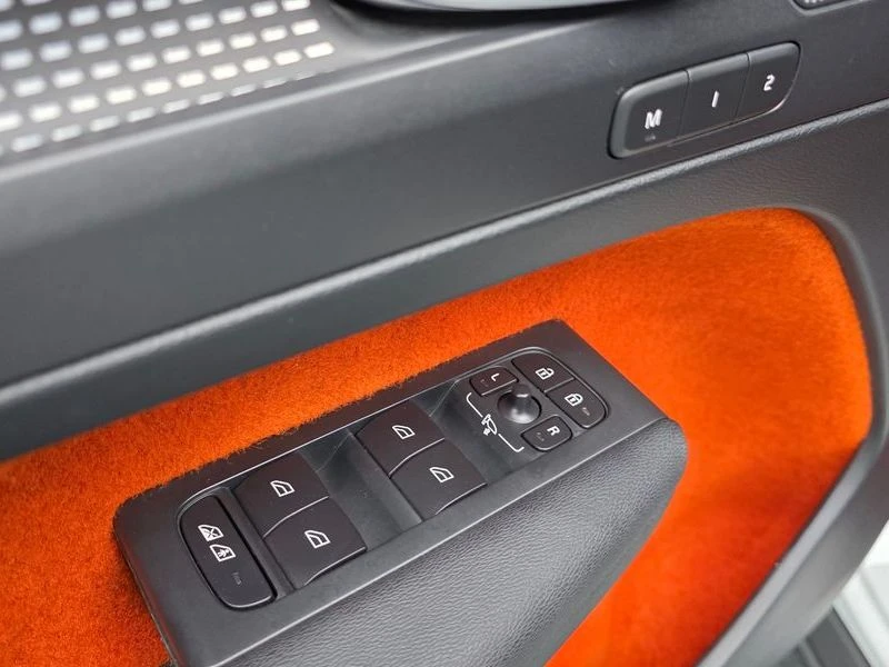 Volvo XC40 T4 R-Design| 190к.с.| ВКЛ.ТЕХНОТЕСТ, снимка 13 - Автомобили и джипове - 55222884