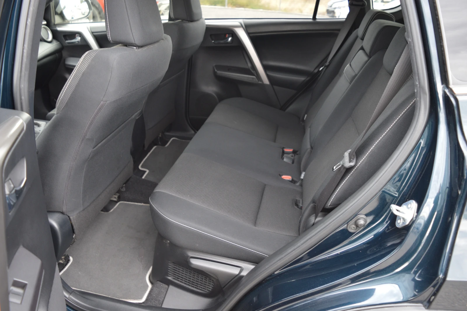 Toyota Rav4 2.5-Hybrid-4X4, снимка 11 - Автомобили и джипове - 52028296