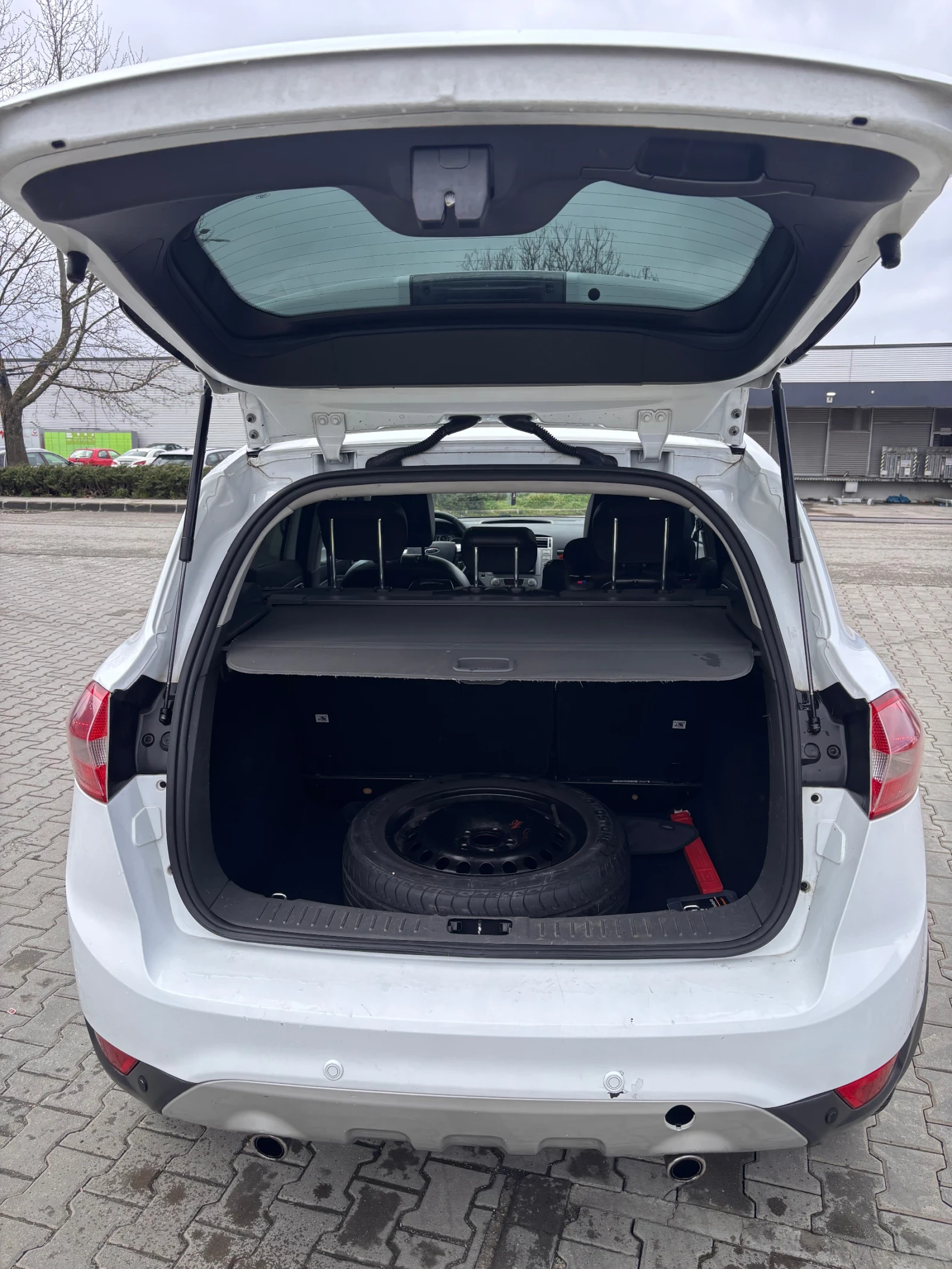 Ford Kuga 2.0TDCI* 140к.с* Подгрев* Навигация* LED, снимка 7 - Автомобили и джипове - 54080282