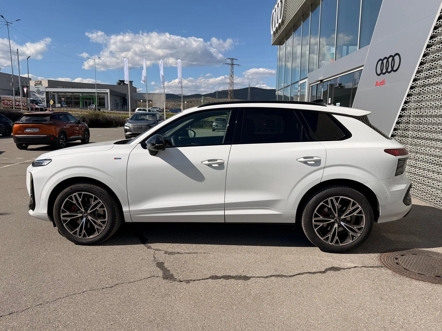 Audi Q3, снимка 5 - Автомобили и джипове - 54750995