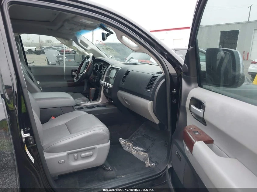 Toyota Sequoia PLATINUM * 5.7 * CARFAX * , снимка 7 - Автомобили и джипове - 54260558