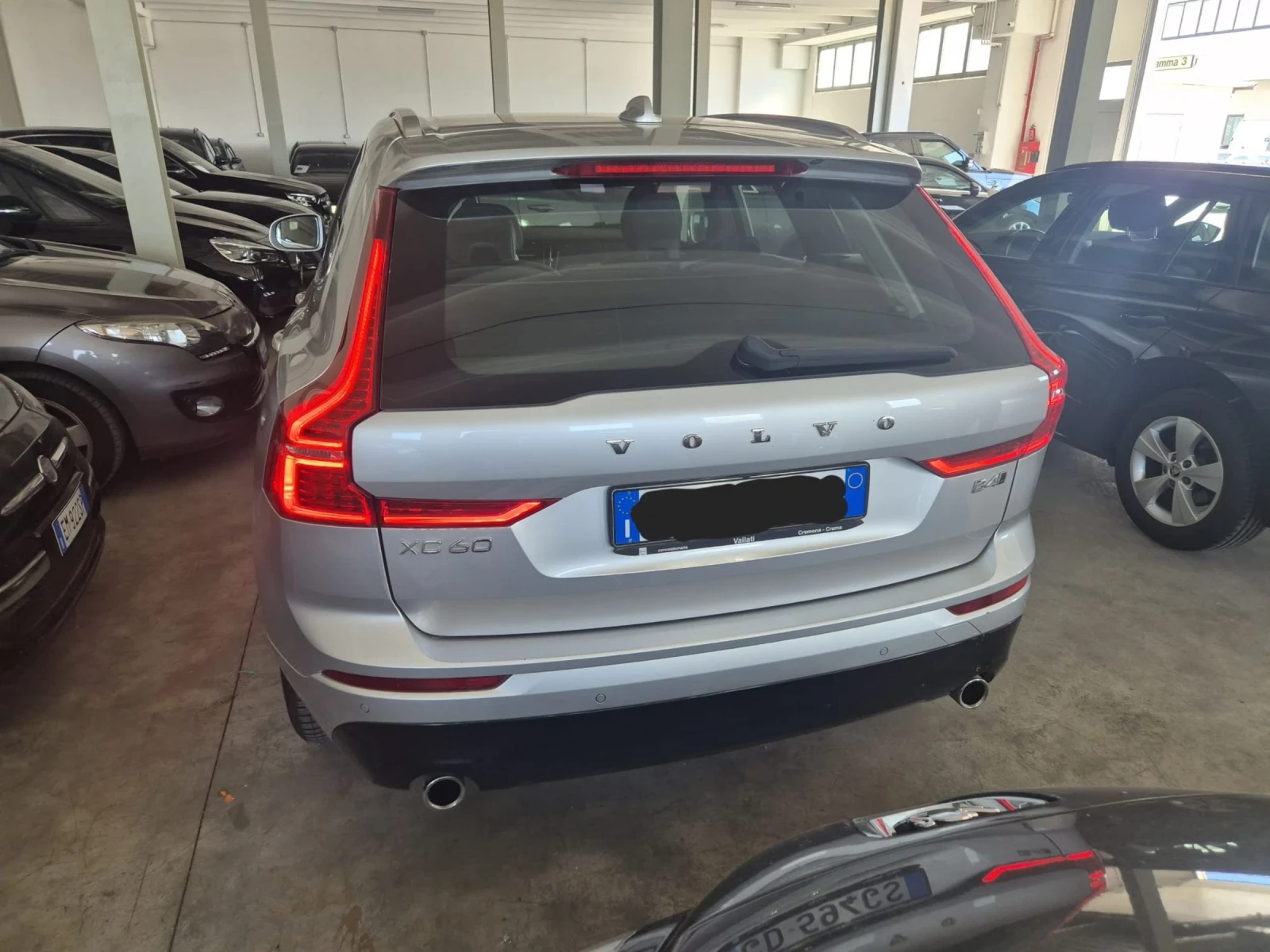 Volvo XC60 AWD B4, снимка 3 - Автомобили и джипове - 54805423