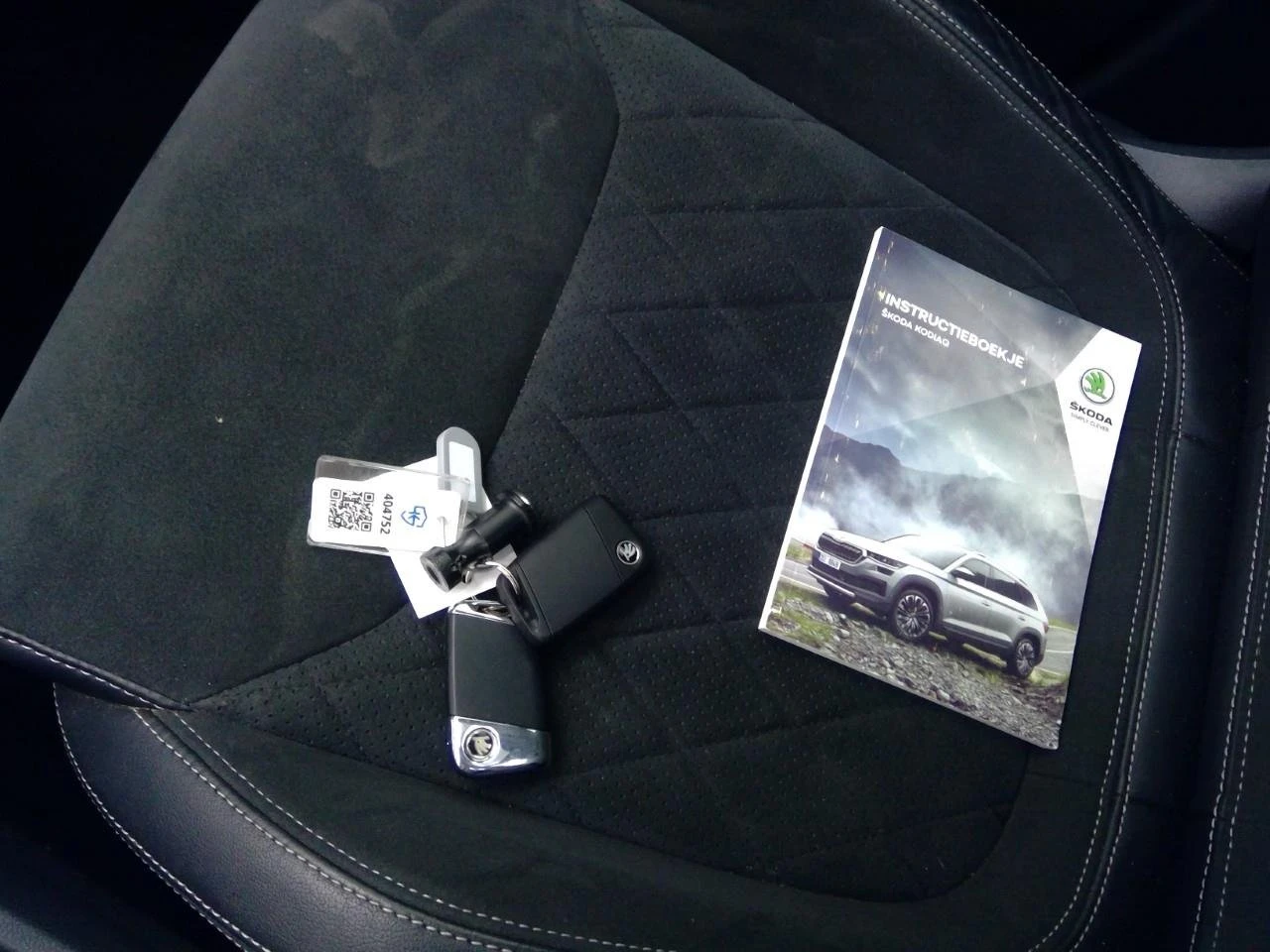 Skoda Kodiaq 1.5 TSI Sportline, снимка 8 - Автомобили и джипове - 55540022