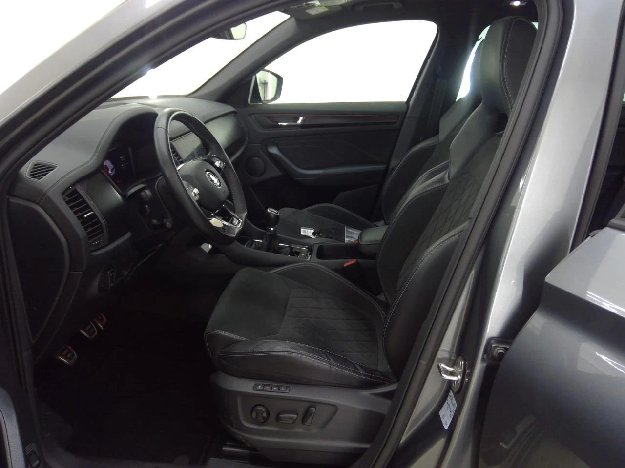 Skoda Kodiaq 1.5 TSI Sportline, снимка 5 - Автомобили и джипове - 55540022