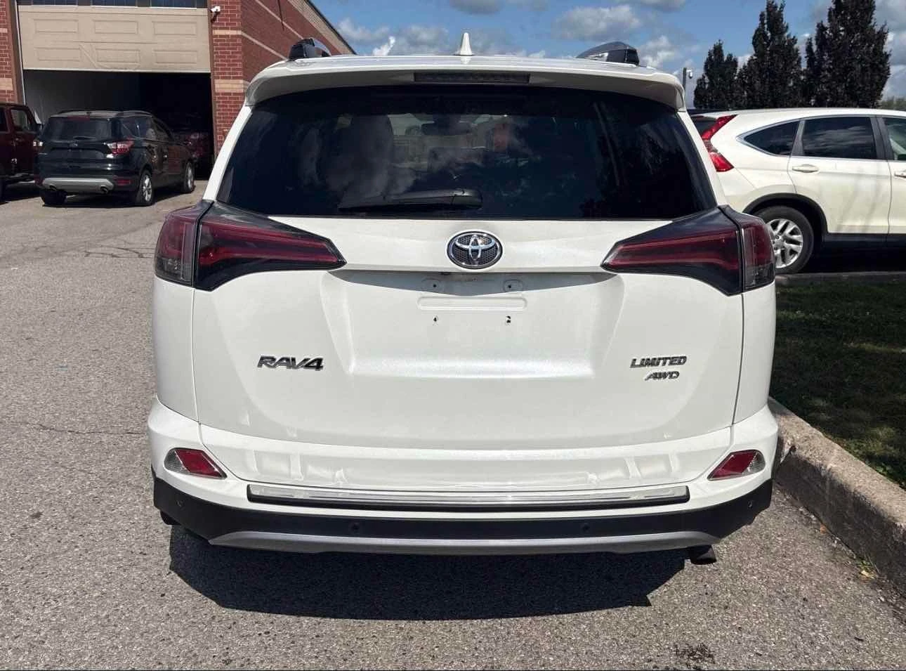 Toyota Rav4 Limited | CARFAX | АВТОКРЕДИТ БЕЗ ПЪРВОНАЧАЛНА , снимка 5 - Автомобили и джипове - 55849036