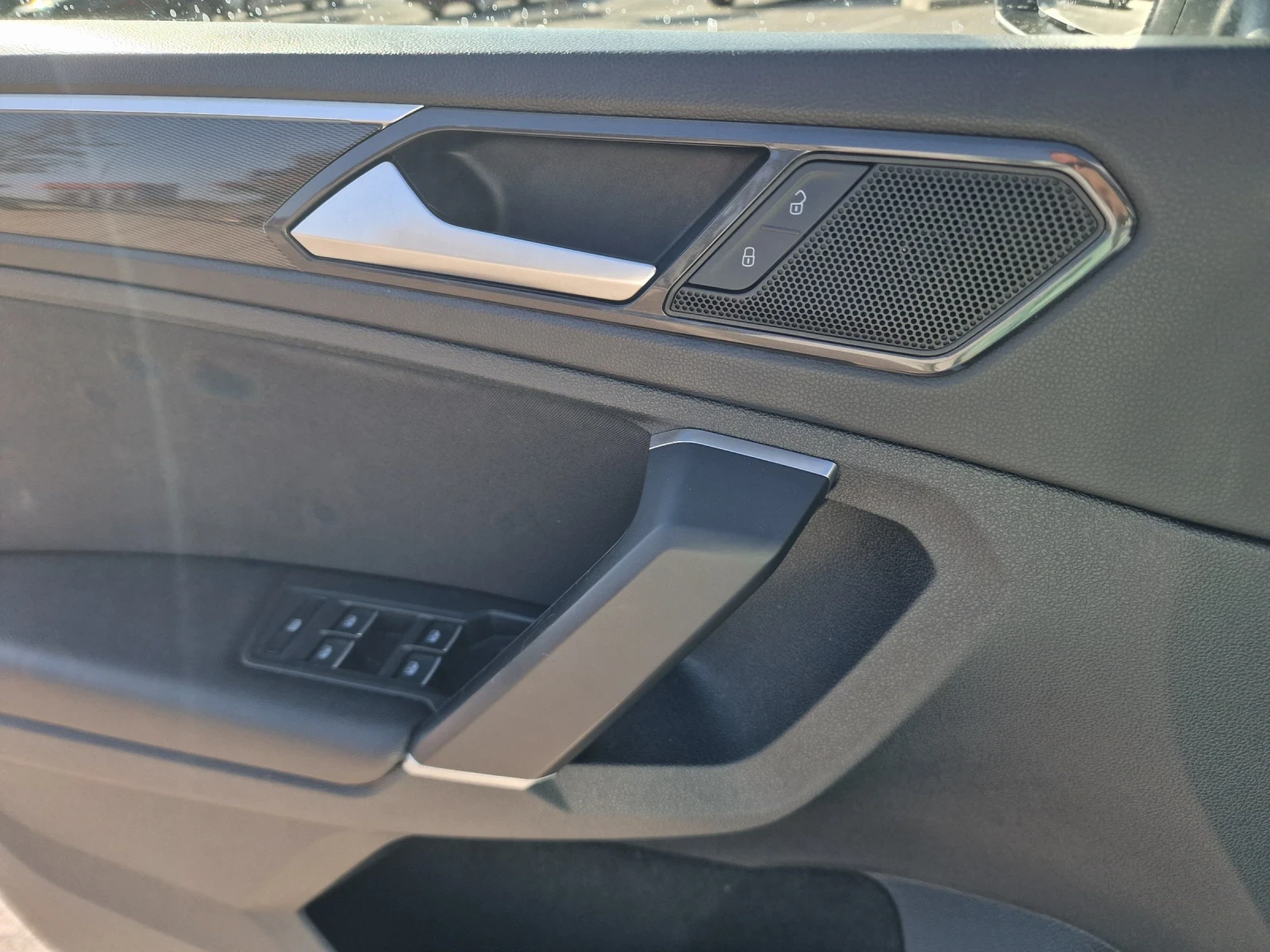 VW Tiguan, снимка 10 - Автомобили и джипове - 56456028