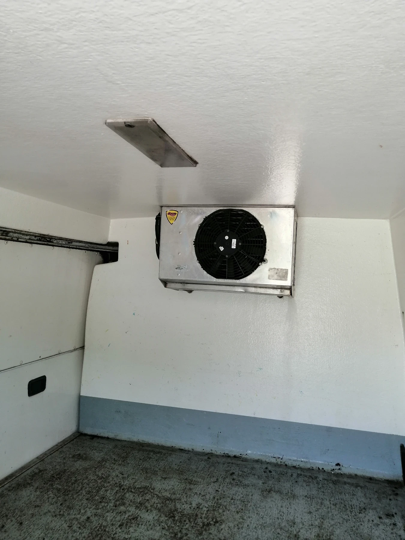 LDV Convoy Хладилен, снимка 3 - Бусове и автобуси - 54276144