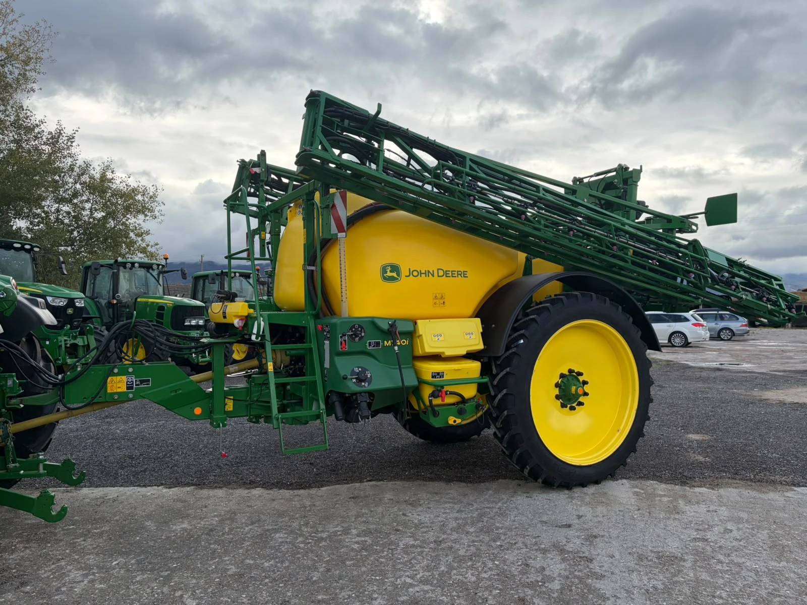 Самоходна пръскачка Друга марка John Deere M740i лизинг с първоначална вноска 20 %