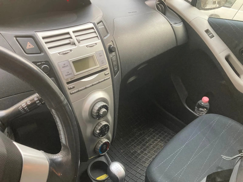 Toyota Yaris, снимка 11 - Автомобили и джипове - 52621269