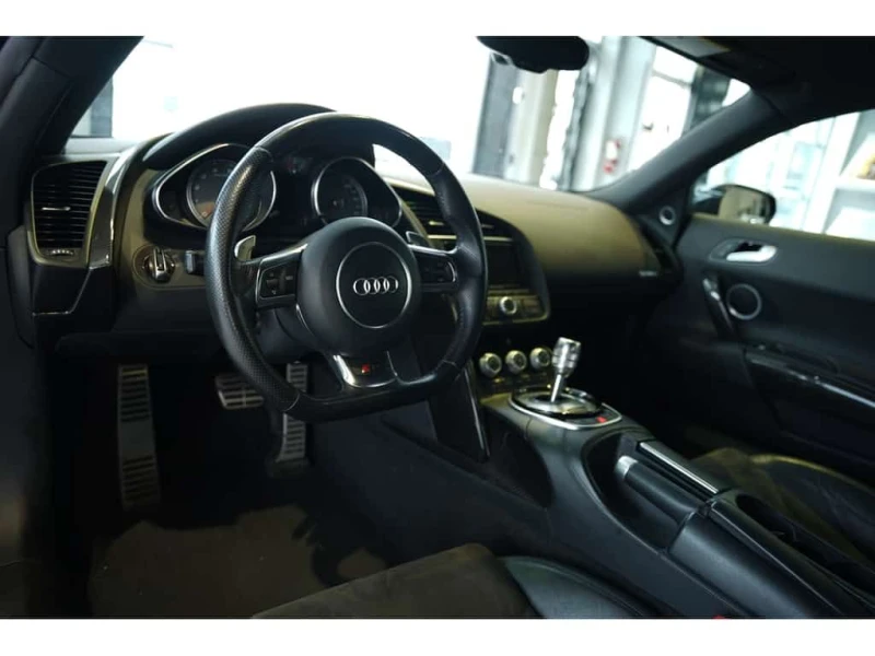 Audi R8 * CARBON PKG/V8/ AUTOMATIC * CARFAX * ЦЕНА ДО БГ, снимка 16 - Автомобили и джипове - 53526592