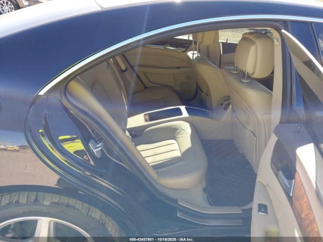 Mercedes-Benz CLS 550 * ТОП* ПОДГРЕВ* ОБДУХВАНЕ* КАМЕРА* KEYLESS* SOFT*  - изображение 8