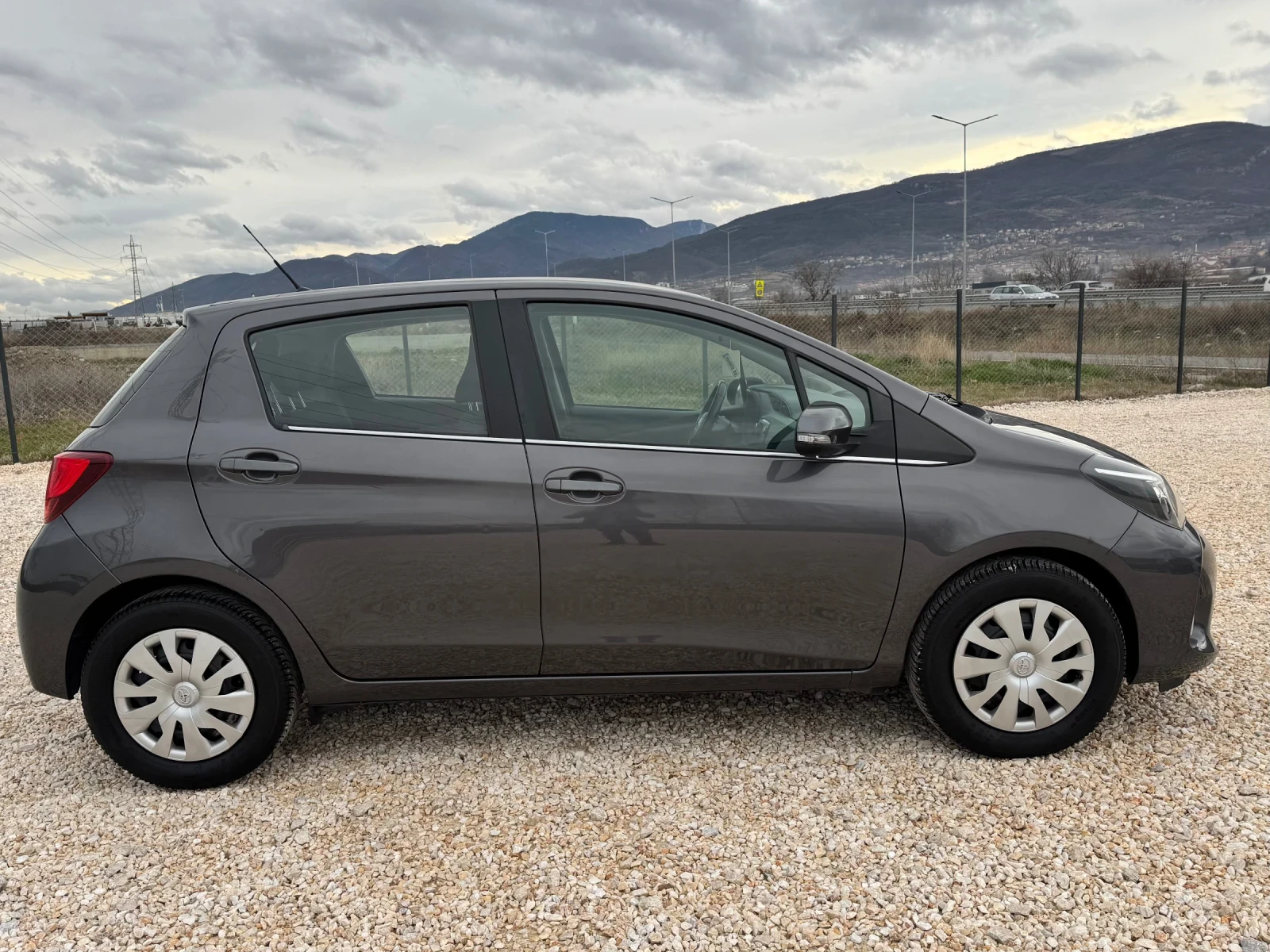 Toyota Yaris 1.33/EURO6B/Навигация/Камера - изображение 4