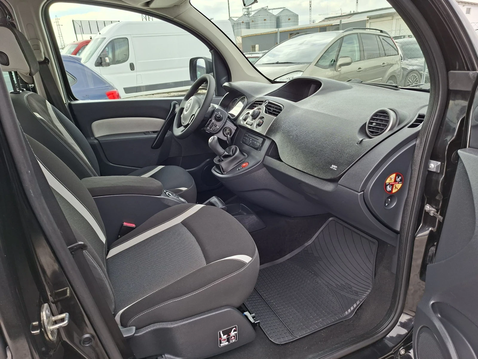 Renault Kangoo НАВИ/CRUIZE/1.5d-90/КЛИМА/БАГАЖНИК, снимка 12 - Автомобили и джипове - 54138995