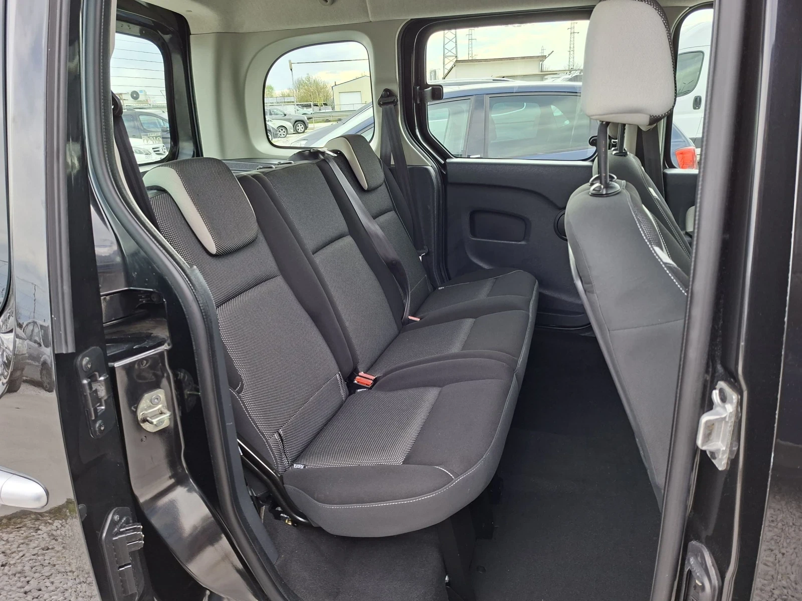 Renault Kangoo НАВИ/CRUIZE/1.5d-90/КЛИМА/БАГАЖНИК, снимка 13 - Автомобили и джипове - 54138995