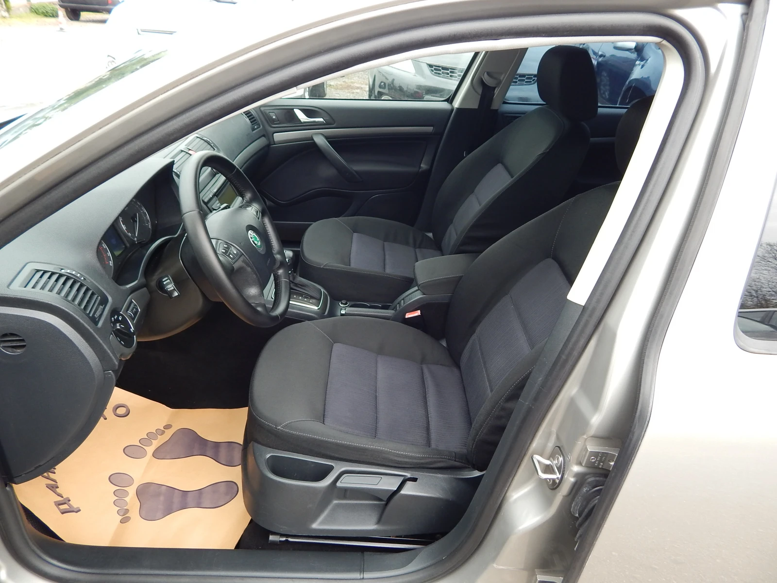 Skoda Octavia 1.9TDI* 105k.* АВТОМАТИК* , снимка 10 - Автомобили и джипове - 54218144