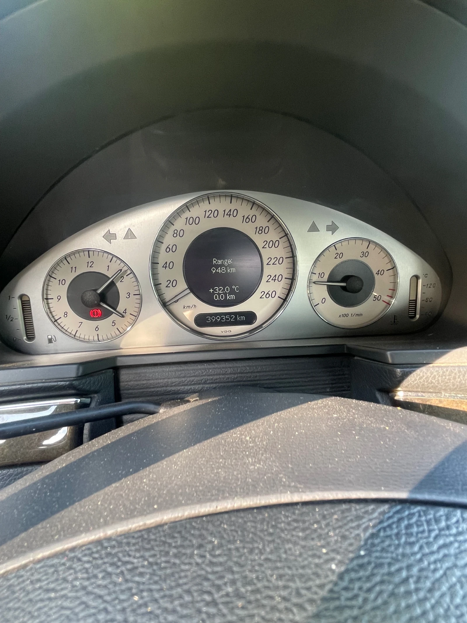 Mercedes-Benz E 220, снимка 6 - Автомобили и джипове - 55327850